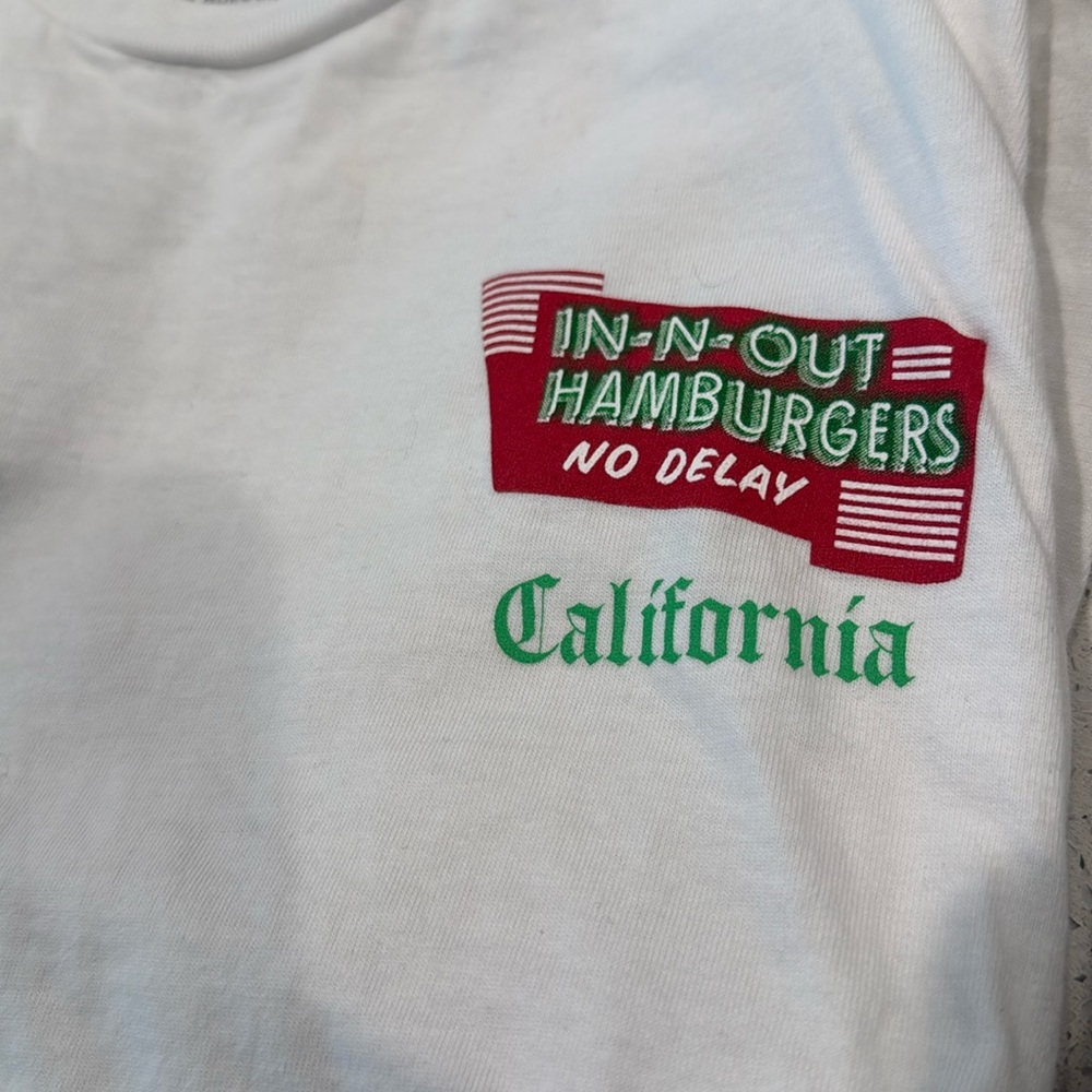 In and out Cali tee M